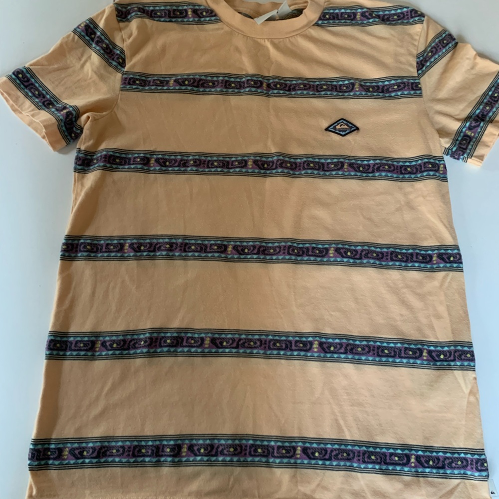 Quiksilver surfer striped tshirt tannish color with pattern Mens size medium